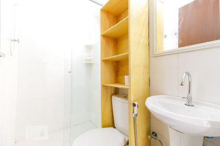 Banheiro de kitnet/studio para alugar com 1 quarto, 20m² em Campo Belo, São Paulo