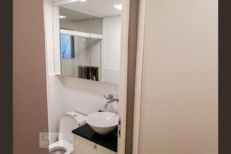 Banheiro de kitnet/studio para alugar com 1 quarto, 39m² em Vila Augusta, Guarulhos