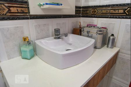 Pia  de casa à venda com 4 quartos, 200m² em Vila Curuçá, Santo André