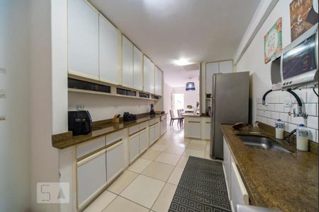 Casa à venda com 200m², 4 quartos e sem vagaCozinha 