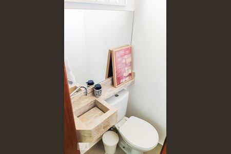 Banheiro de casa de condomínio à venda com 2 quartos, 60m² em Vila Mazzei, São Paulo