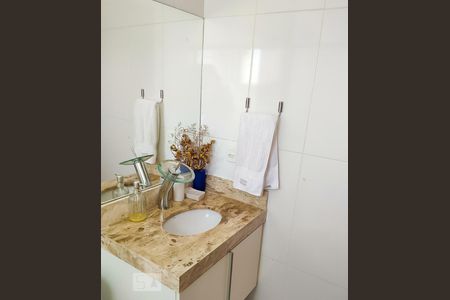 Banheiro de casa de condomínio à venda com 2 quartos, 60m² em Vila Mazzei, São Paulo