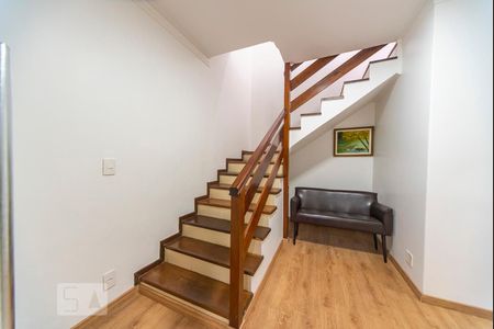 Hall da Escada  de casa para alugar com 4 quartos, 140m² em Vila Alto de Santo André, Santo André