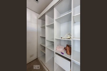 Apartamento à venda com 127m², 2 quartos e 1 vagaCloset da suíte 2