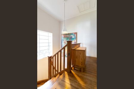 Hall da escada de casa à venda com 2 quartos, 200m² em Pinheiros, São Paulo
