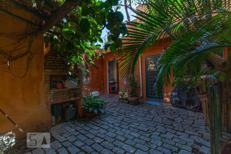 Área externa com edícula  de casa à venda com 2 quartos, 200m² em Pinheiros, São Paulo