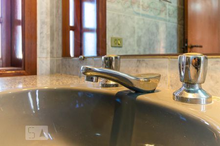 Casa de condomínio à venda com 600m², 5 quartos e 6 vagas Casa de condomínio à venda com 600m², 5 quartos e 6 vagasBanheiro da suíte 4