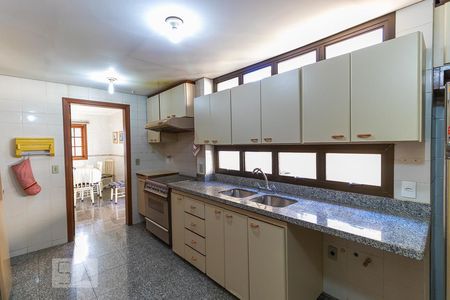 Casa de condomínio à venda com 600m², 5 quartos e 6 vagas Casa de condomínio à venda com 600m², 5 quartos e 6 vagasCozinha