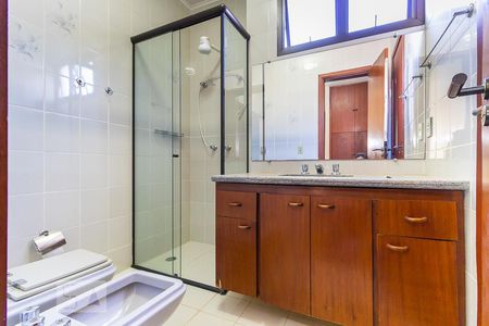 Casa de condomínio à venda com 600m², 5 quartos e 6 vagas Casa de condomínio à venda com 600m², 5 quartos e 6 vagasBanheiro da suíte 3