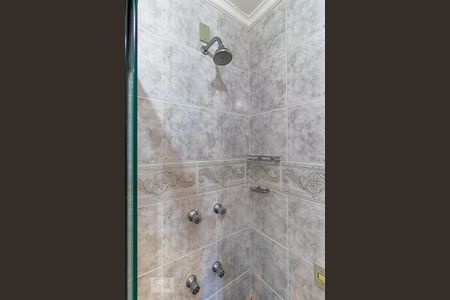 Casa de condomínio à venda com 600m², 5 quartos e 6 vagas Casa de condomínio à venda com 600m², 5 quartos e 6 vagasBanheiro da suíte 4