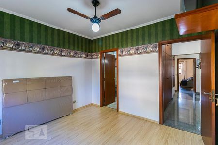 Casa de condomínio à venda com 600m², 5 quartos e 6 vagas Casa de condomínio à venda com 600m², 5 quartos e 6 vagasQuarto da suíte 2