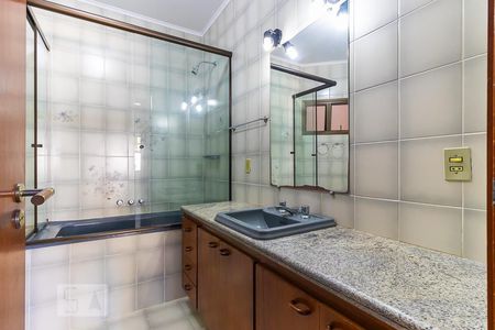 Casa de condomínio à venda com 600m², 5 quartos e 6 vagas Casa de condomínio à venda com 600m², 5 quartos e 6 vagasBanheiro da suíte 2