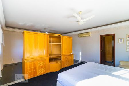 Casa de condomínio à venda com 600m², 5 quartos e 6 vagas Casa de condomínio à venda com 600m², 5 quartos e 6 vagasQuarto da suíte1