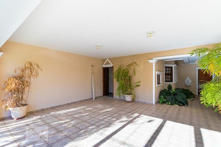 Casa de condomínio à venda com 600m², 5 quartos e 6 vagas Casa de condomínio à venda com 600m², 5 quartos e 6 vagasVagas de garagem