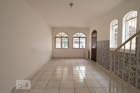 Casa para alugar com 180m², 3 quartos e 2 vagasSala