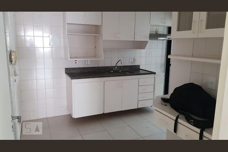 Apartamento à venda com 95m², 3 quartos e 2 vagas Apartamento à venda com 95m², 3 quartos e 2 vagascozinha