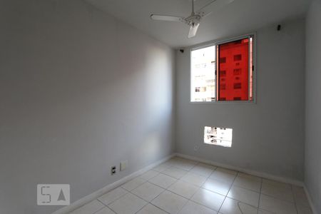 Quarto 1  de apartamento para alugar com 2 quartos, 50m² em Anil, Rio de Janeiro