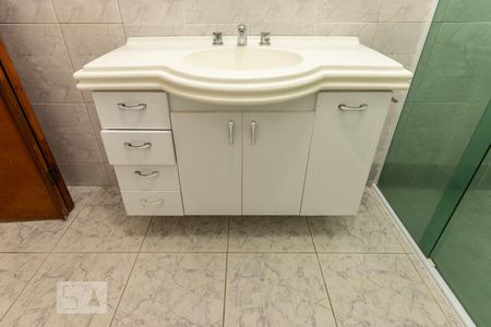 Casa à venda com 300m², 3 quartos e 3 vagas Casa à venda com 300m², 3 quartos e 3 vagasBanheiro