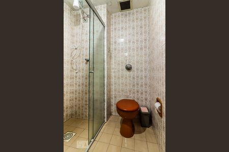 Banheiro de apartamento à venda com 1 quarto, 50m² em Farroupilha, Porto Alegre