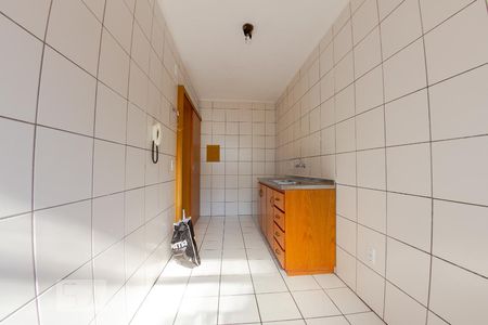 Cozinha de apartamento para alugar com 1 quarto, 45m² em Passo da Areia, Porto Alegre