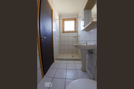 Banheiro da Suíte de apartamento para alugar com 1 quarto, 45m² em Passo da Areia, Porto Alegre