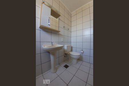 Banheiro da Suíte de apartamento para alugar com 1 quarto, 45m² em Passo da Areia, Porto Alegre