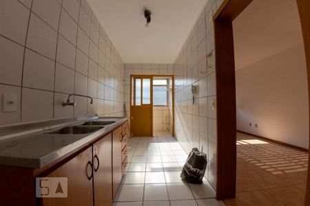 Cozinha de apartamento para alugar com 1 quarto, 45m² em Passo da Areia, Porto Alegre
