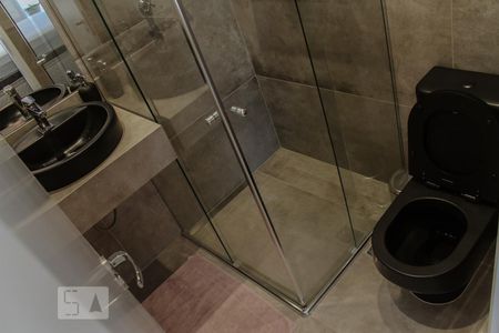 Banheiro de apartamento para alugar com 1 quarto, 29m² em República, São Paulo