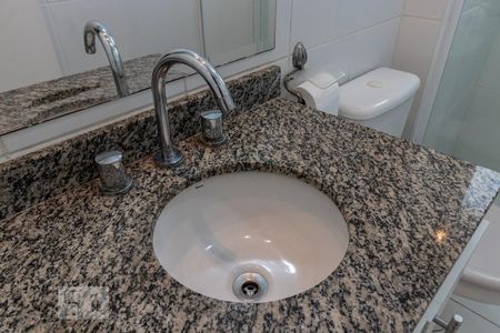 Detalhe do Banheiro do Corredor de apartamento para alugar com 2 quartos, 60m² em Bethaville I, Barueri