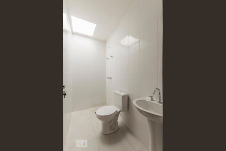 Casa de condomínio para alugar com 70m², 3 quartos e 2 vagasBanheiro social