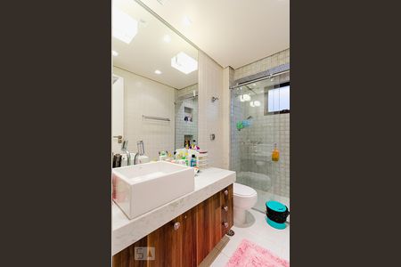 Apartamento à venda com 120m², 2 quartos e 2 vagas Apartamento à venda com 120m², 2 quartos e 2 vagasBanheiro da segunda suíte