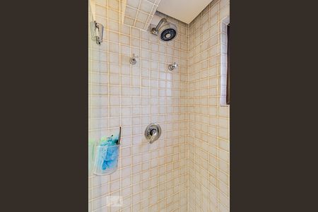 Apartamento à venda com 120m², 2 quartos e 2 vagas Apartamento à venda com 120m², 2 quartos e 2 vagasBanheiro da segunda suíte