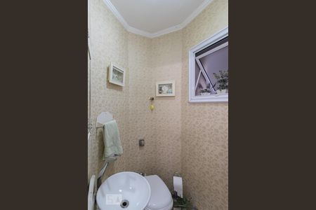 Casa à venda com 220m², 3 quartos e 2 vagasLavabo