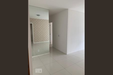 Apartamento à venda com 90m², 3 quartos e sem vaga Apartamento à venda com 90m², 3 quartos e sem vagaSala