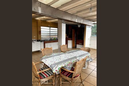 Casa à venda com 400m², 5 quartos e 2 vagasChurrasqueira