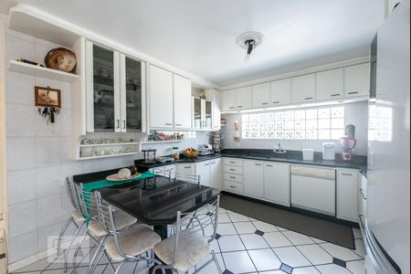 Casa para alugar com 500m², 6 quartos e 4 vagasCozinha