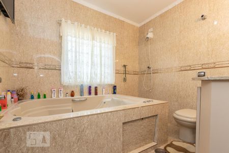 Banheiro suíte 1 de casa para alugar com 5 quartos, 298m² em Vila São Francisco (zona Leste), São Paulo