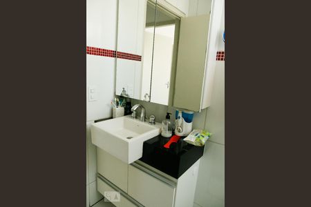 Apartamento à venda com 76m², 2 quartos e sem vaga Apartamento à venda com 76m², 2 quartos e sem vagaBanheiro