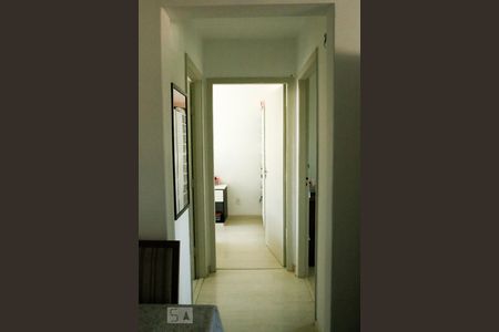 Apartamento à venda com 76m², 2 quartos e sem vaga Apartamento à venda com 76m², 2 quartos e sem vagaCorredor de Acesso aos Quartos