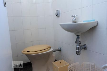 Apartamento à venda com 272m², 4 quartos e 5 vagasBanheiro de Serviço