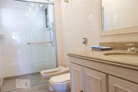 Apartamento à venda com 272m², 4 quartos e 5 vagasBanheiro da suíte 1