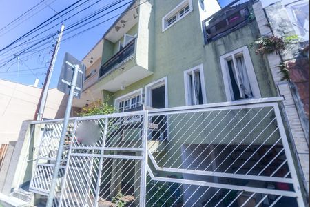 Casa à venda com 110m², 3 quartos e 1 vaga Casa à venda com 110m², 3 quartos e 1 vagaFachada