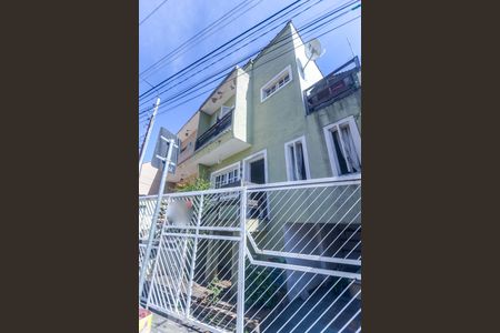 Casa à venda com 110m², 3 quartos e 1 vaga Casa à venda com 110m², 3 quartos e 1 vagaFachada