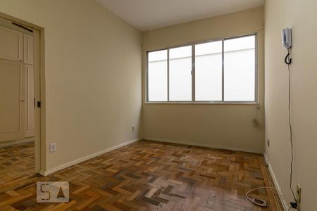 Sala de apartamento para alugar com 1 quarto, 35m² em Barra da Tijuca, Rio de Janeiro