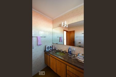 Casa para alugar com 500m², 4 quartos e 6 vagasSuíte 1 - banheiro