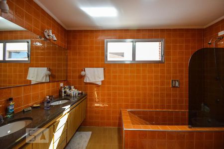 Casa para alugar com 500m², 4 quartos e 6 vagasSuíte 3 - banheiro