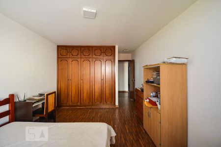 Casa para alugar com 500m², 4 quartos e 6 vagasSuíte 2