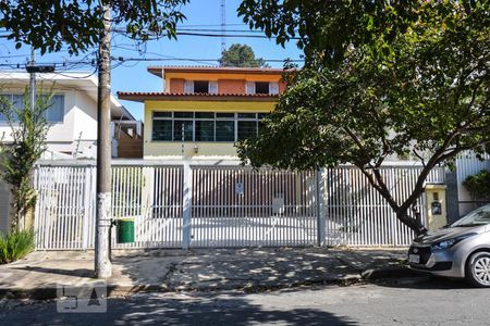 Casa para alugar com 500m², 4 quartos e 6 vagasFachada