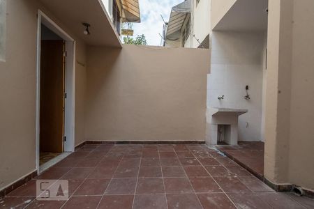 Casa à venda com 150m², 3 quartos e 2 vagas Casa à venda com 150m², 3 quartos e 2 vagasQuintal