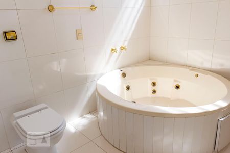 Apartamento à venda com 200m², 4 quartos e 2 vagasBanheiro da Suíte 2